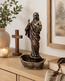 Enestående Jesus-figur med døbefont. Skønhed og hengivenhed på én gang