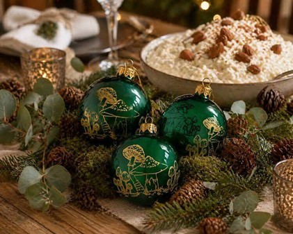 Juletræspynt glas. Gennemsigtig grøn julekugle med svampe, Ø 8 cm