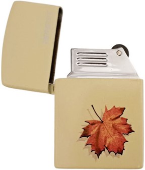 Elegant seje lighter med ahornblad. Efterårsflair i lommen