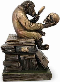 Den Oplyste Abe. Dekorativ figur med hemmelig æske og symbolik