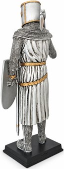 HISTORISK FIGUR. Stående crusader figur med økse og skjold