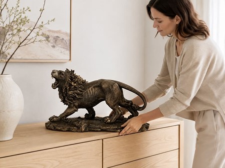 LØVE FIGUR. Brølende Elegance og Majestætisk Bronzefigur Til Hjemmet