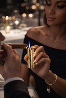 GAS LIGHTER. Eksklusiv Guld Lighter med Jet Flamme