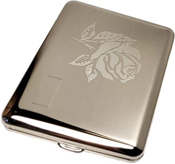 GAVE TIL HENDE. Cigaretetui metal med rose, til lange cigaretter