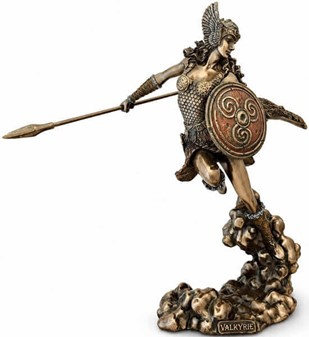 Valkyrie figur. Krigerkvinde med spyd og skjold, der flyver i himlen