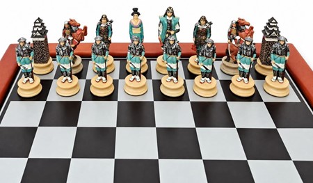 FØDSELSDAGSGAVE TIL HAM. Spændende skak med samurai krigere figurer