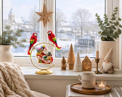 Julepynt til juletræ. Glas, flerfarvet papegøje med ægte fjer i halen