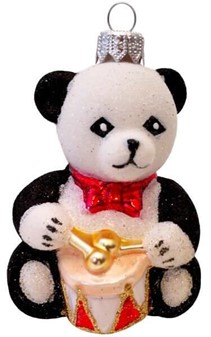 Polsk unik julepynt. Flot mundblæst pandabjørn med en tromme. H: 9 cm