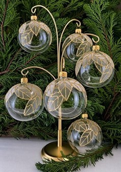 Juletræspynt. Gennemsigtig hvid julekugle med guld glitter blade