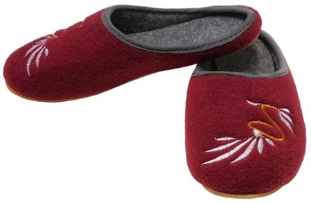 SUTSKO FILT DAME. Mørkerøde slippers med blomsterbroderi, kun 99 kr