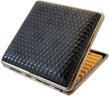 Stilfuldt Cigaretetui i Sort Satin og gummi dupper. Til 20 cigaretter
