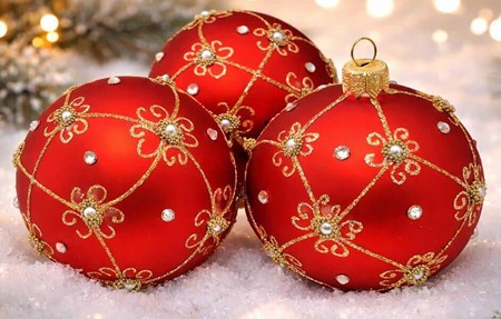 Håndmalede julekugler fra Polen, rød mat med perler og gulddekoration