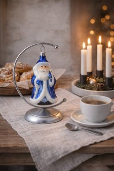 Julepynt online shop. Polsk glas figur af julemand i blå pels. H 11 cm