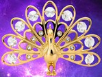 FØDSELSDAGSGAVE HENDE. Påfugl, forgyldt figur med Swarovski krystaller