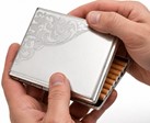 Metal cigaretetui til lange cigaretter. Elegant, stærkt og billigt