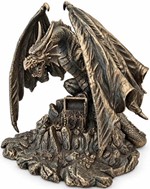 Mytisk Drage og Skat Figur. Beskyt dit rige med skattevogter i bronze