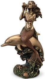 Havets Melodi. Fortryllende Figur - Mytologisk havfrue på Delfin