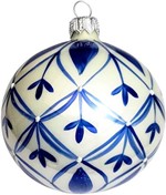 Glas juletræskugle i porcelænhvid med et blåt mønster. Ø 8 cm. 6 stk