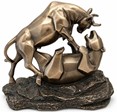 GAVE TIL ET AKTIEMARKED INVESTOR. Figur af tyr og bjørn i brydning