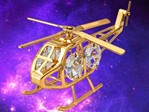 GAVE TIL HAM DER HAR ALT. Forgyldt helikopter med Swarovski krystaller
