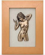 Kunstnerisk Vægdekoration: Elegant Nøgenfigur Bronze i Træramme