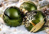 Gennemsigtig grøn glas julekugle blank med gyldent træ, Ø 8 cm 6 stk