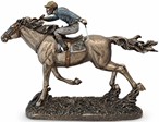 HESTEFIGUR. Imporedende bronzefigur Jockey på hest. Gave til rytter