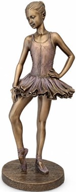 GAVE TIL EN BALLERINA. Attraktiv ballerina figur til stue dekoration