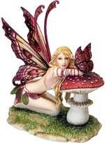 MOR OG DATTER GAVE. Dejlig polystone fantasy figur af smuk fe i skov